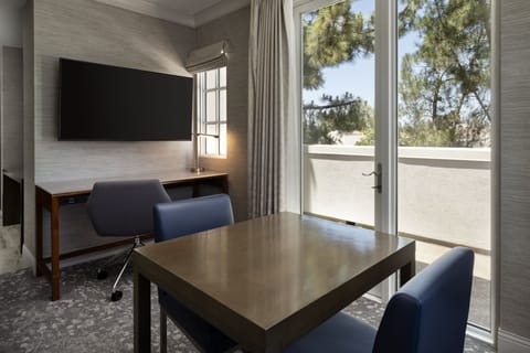 Suite, 1 King Bed, Balcony, Courtyard View | Premium bedding, down comforters, pillowtop beds, minibar