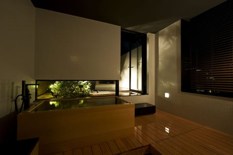 Suite Annex Building(103 square meter) | Bathroom amenities | Separate tub and shower, deep soaking tub, rainfall showerhead