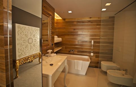 Deluxe Room, 1 Bedroom | Bathroom | Separate tub and shower, deep soaking tub, free toiletries, hair dryer