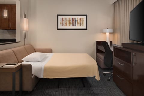 Premium bedding, in-room safe, desk, laptop workspace