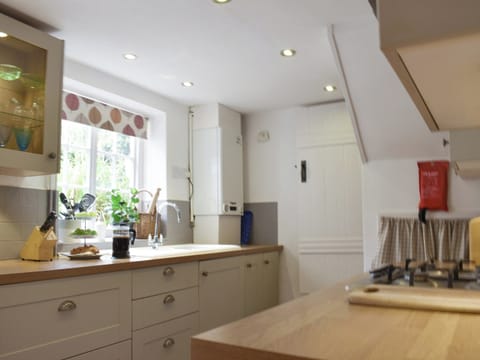 Fully appointed fitted kitchen | Cenwulf Cottage, Winchcombe, near Cheltenham