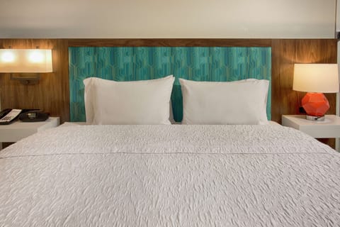 Suite, 1 King Bed, Non Smoking (Boardroom) | Premium bedding, down comforters, pillowtop beds, desk