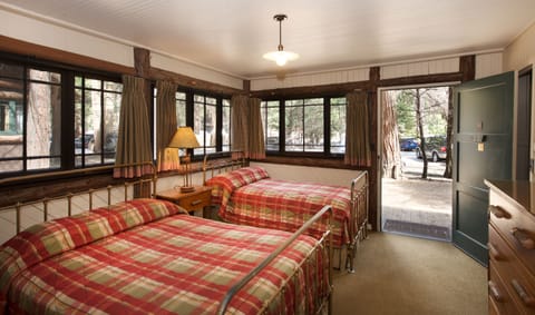 Cabin with Private Bath | Bed sheets