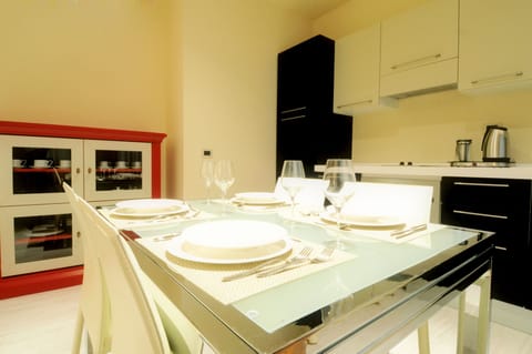 Standard Apartment (4 people) | In-room dining