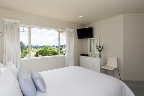 Premium Room, 1 Queen Bed, Ensuite | Garden view