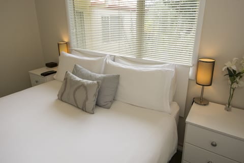 Standard Room, 1 Queen Bed, Ensuite | Garden view