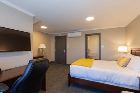 Room, 1 Queen Bed | In-room safe, desk, iron/ironing board, free WiFi