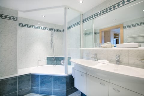 Suite, 1 Bedroom, Bathtub | Bathroom | Free toiletries, hair dryer, bathrobes, slippers