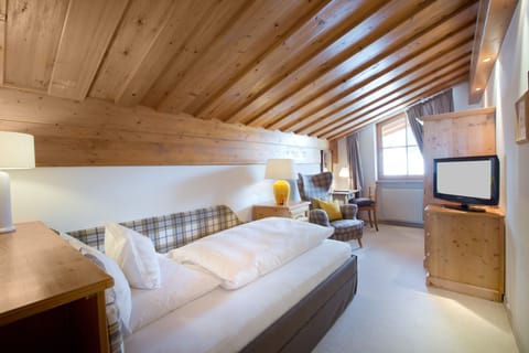 Single Room | Hypo-allergenic bedding, minibar, in-room safe, individually decorated