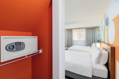 1 Bedroom Suite | Hypo-allergenic bedding, down comforters, in-room safe