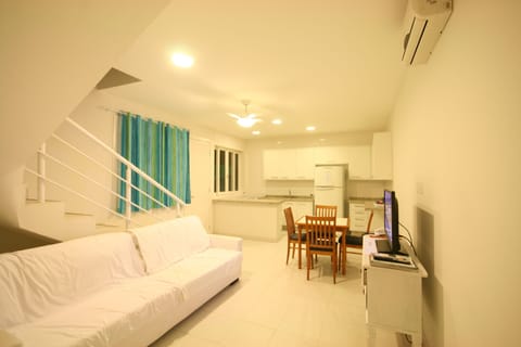 Suite Familia | Living area | LCD TV, DVD player