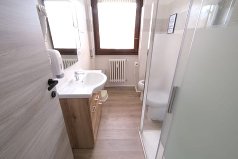 Bathtub, deep soaking tub, free toiletries, hair dryer