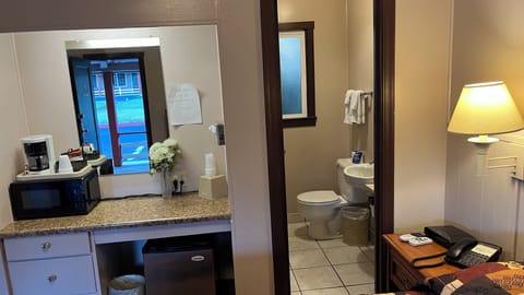 Standard Room, 1 Queen Bed | Living area | 32-inch LCD TV with satellite channels, TV