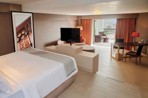 Deluxe Suite, 1 King Bed, Terrace (Spa) | Premium bedding, down comforters, pillowtop beds, minibar