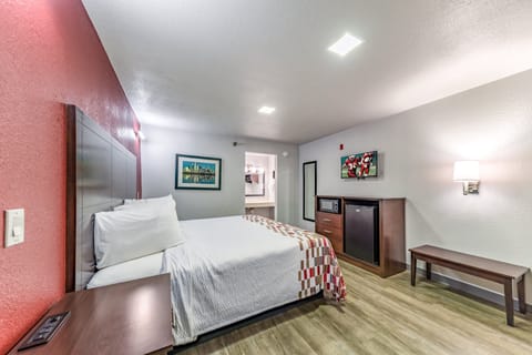Deluxe Room, 1 King Bed (Smoke Free) | Desk, blackout drapes, free cribs/infant beds, free WiFi
