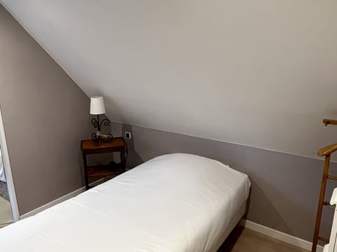 Standard Single Room, 1 Twin Bed, Non Smoking | Desk, free WiFi, bed sheets