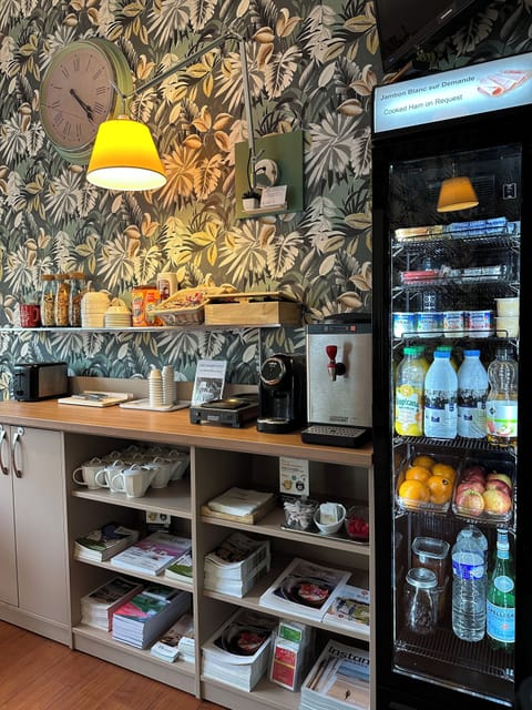 Daily buffet breakfast (EUR 9 per person)