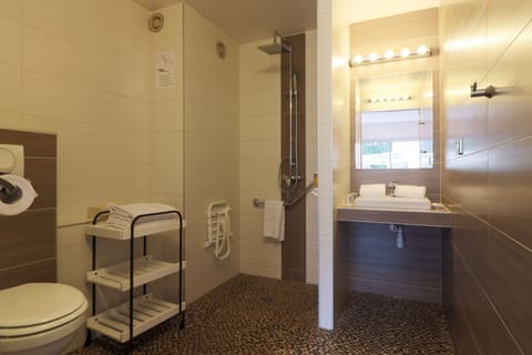 Comfort Double Room | Bathroom | Shower, free toiletries, hair dryer, towels