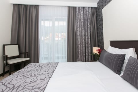 Classic Double Room, Balcony, Park View | Premium bedding, minibar, in-room safe, desk