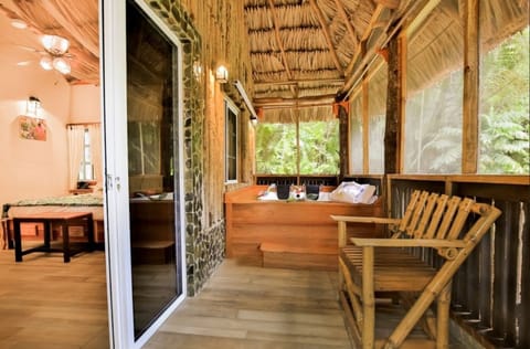 Honeymoon Cabana | Private spa tub