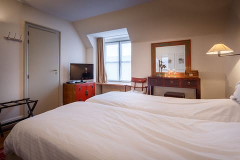 Classic Twin Room, 2 Twin Beds | In-room safe, desk, free WiFi