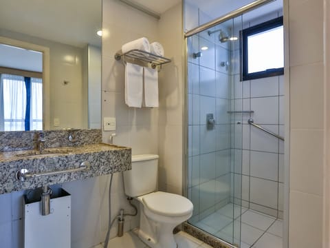 Superior Room, 2 Twin Beds | Bathroom | Shower, free toiletries, hair dryer, towels