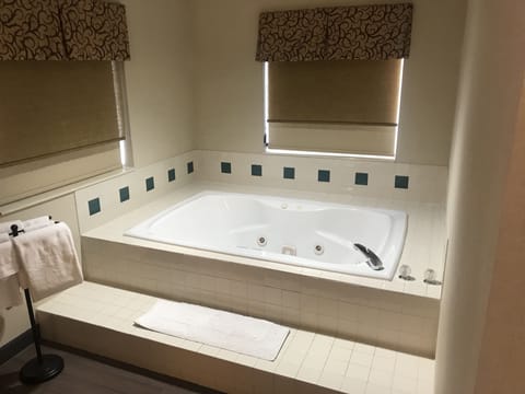 Suite, 1 King Bed, Jetted Tub (Amethyst Suite) | Bathroom | Combined shower/tub, designer toiletries, hair dryer, towels