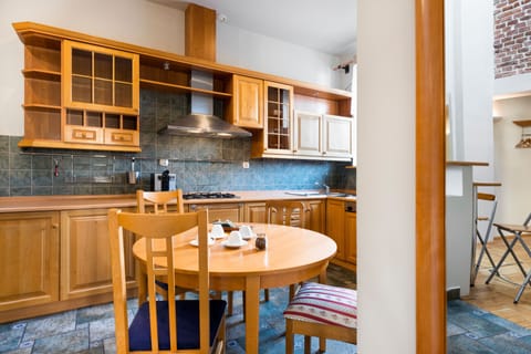 Suite, 1 Bedroom | Private kitchen | Fridge, stovetop, cookware/dishes/utensils