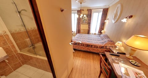 Double Room | In-room safe, free WiFi, bed sheets