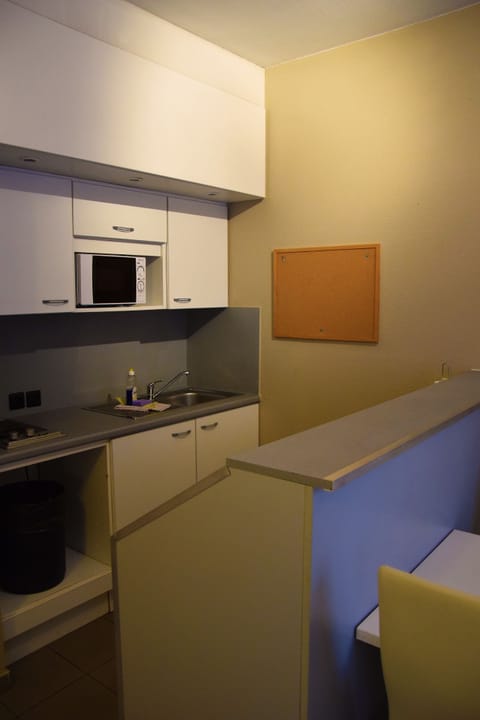 Family Room | Private kitchenette | Fridge, microwave, coffee/tea maker, electric kettle