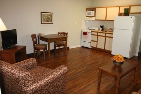 Standard Suite | Private kitchen | Fridge, microwave