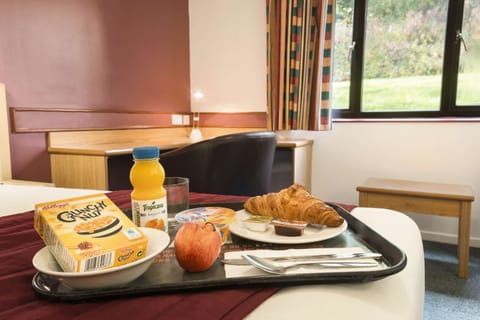 Daily to-go breakfast (GBP 7 per person)