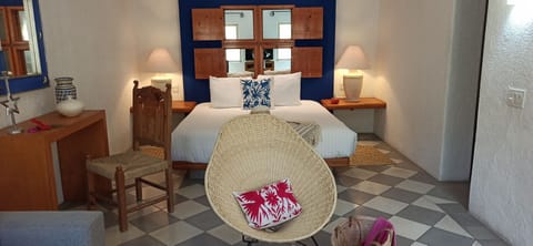 Deluxe Room, 1 King Bed | Frette Italian sheets, premium bedding, Select Comfort beds