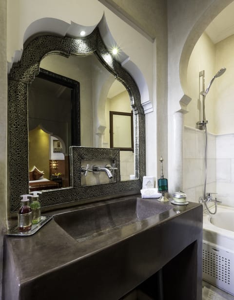 Royal Suite, 1 Bedroom | Bathroom | Hair dryer, bidet, towels