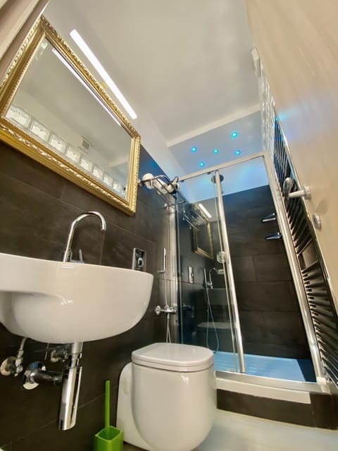 Panoramic Room, Air conditioning, Sea View | Bathroom | Shower, rainfall showerhead, free toiletries, hair dryer
