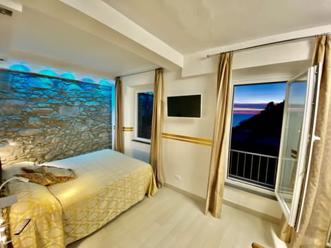 Panoramic Room, Air conditioning, Sea View | Hypo-allergenic bedding, down comforters, pillowtop beds, in-room safe