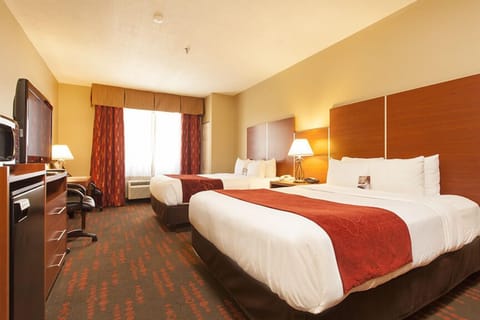Suite, Non Smoking | In-room safe, desk, soundproofing, iron/ironing board