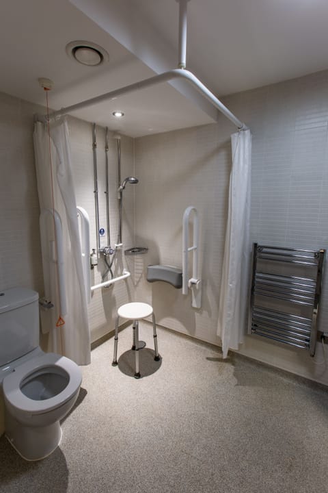 Standard Twin Room, Accessible | Bathroom | Hair dryer, towels