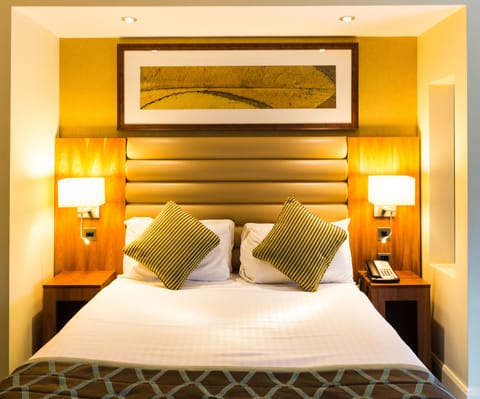 Hypo-allergenic bedding, Select Comfort beds, in-room safe, desk