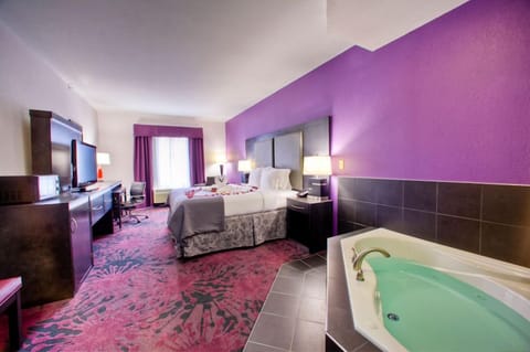 Standard Room, 1 King Bed | Jetted tub