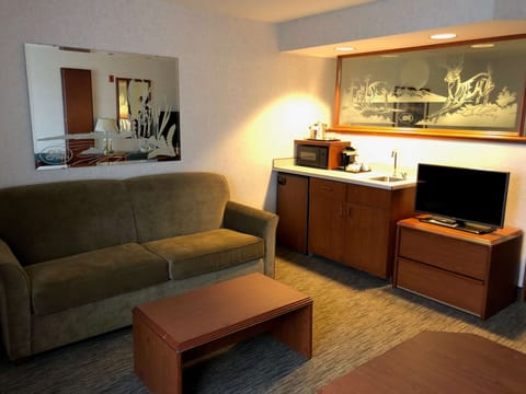 Junior Suite | In-room safe, desk, blackout drapes, iron/ironing board