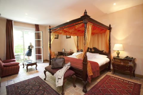 In-room safe, soundproofing, free WiFi