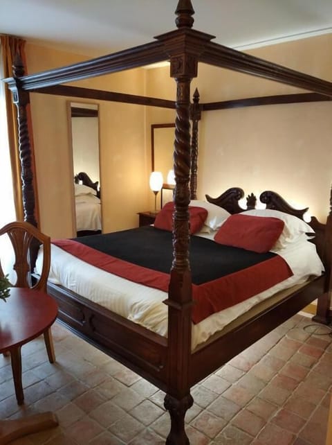 In-room safe, soundproofing, free WiFi