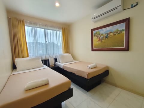 Deluxe Twin Room | Desk, free WiFi, bed sheets