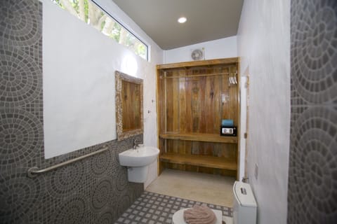 Cottage, Beachfront | Bathroom | Shower, rainfall showerhead, free toiletries, hair dryer