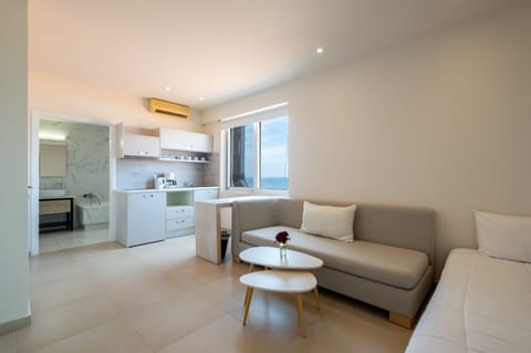 One Bedroom Suite Sea View | Living area | TV