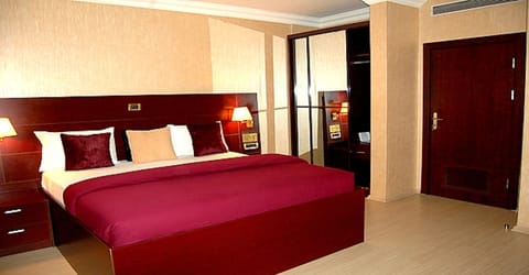 Gold Plus Suite | Premium bedding, minibar, in-room safe, desk