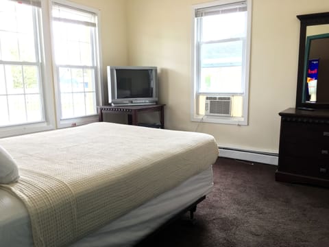 Standard Room, 1 Double Bed | Individually furnished, desk, free WiFi, bed sheets