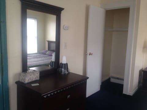 Standard Room, 1 King Bed | Individually furnished, desk, free WiFi, bed sheets