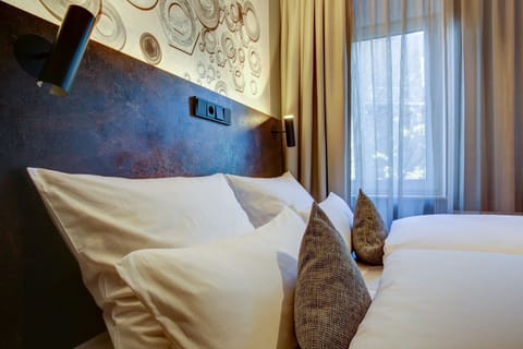 Standard Double Room, 1 Double Bed | In-room safe, desk, free WiFi, bed sheets